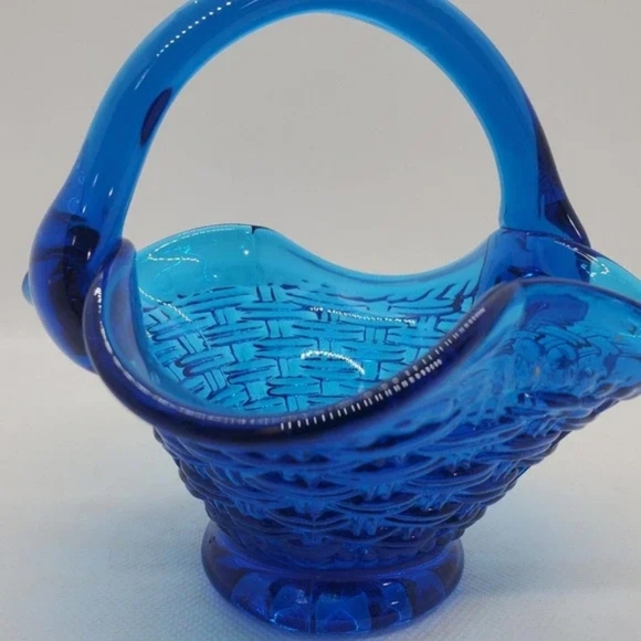 Blue Basket Weave Open Lace Basket with Handle Figurine Collector Glass - Picture 2 of 4